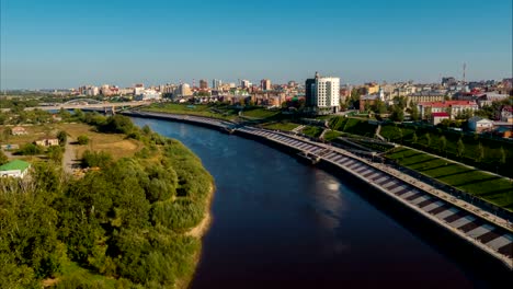 Flight-over-the-river-in-the-city