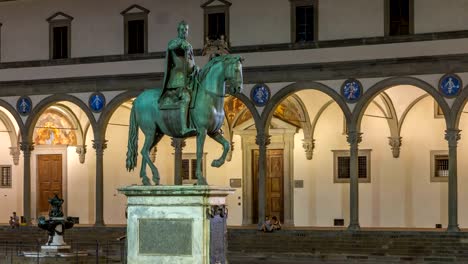 Statue-of-Ferdinando-I-de-Medici-timelapse-in-the-Piazza-della-Santissima-Annunziata-in-Florence,-Italy