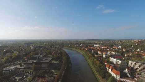 Beautiful-city-with-river