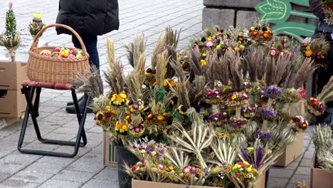 Lithuanian-national-palm-seller-in-Vilnius-street