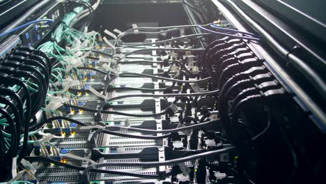 Cable-network-of-plugged-in-servers