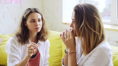 Girlfriends-in-apartment