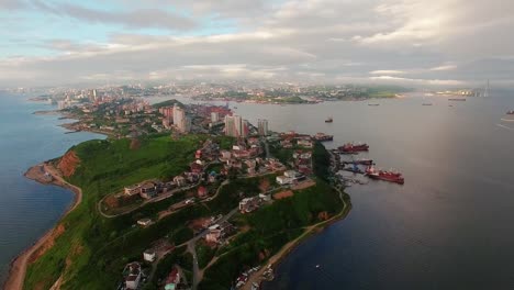 Aerial-view-of-the-cityscape-overlooking-the-Egersheld-district.-Seascape-with-boats-and-the-city.-Vladivostok,-Russia