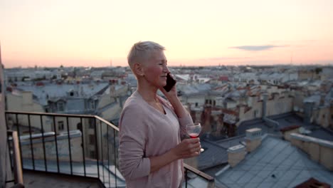 Beautiful-Woman-on-Roof