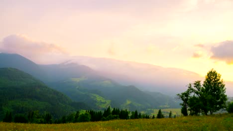 Sonnenuntergang-in-den-Bergen.