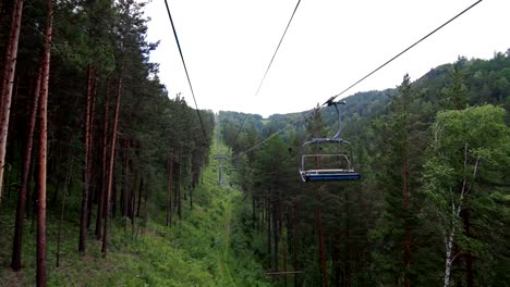 Telesilla-del-teleférico-en-el-verano,-Rusia