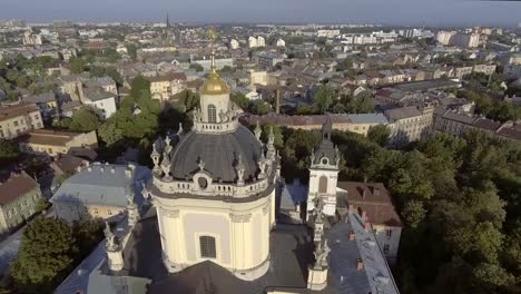 Flug-über-Kathedrale-St.-Jura-(St.-Georg)