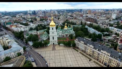 Paisaje-de-St-Sophia-Square-y-St.-Sophia-Cathedral-en-Kiev-de-Ucrania