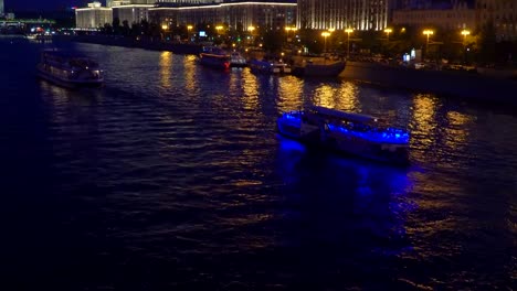 night-traffic-of-pleasure-boats-on-a-city-river