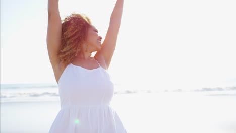 Retrato-de-mujer-afroamericana-en-vacaciones-de-verano