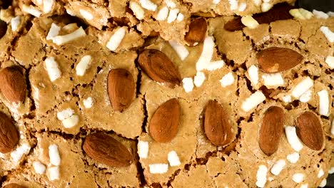 Colomba-di-Pasqua,-Ostern-Taube-Sahnehäubchen---italienischen-traditionellen-Osterkuchen