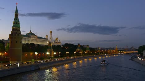 Russland-Sonnenuntergang-Nacht-Zeit-Moskau-Kreml-Mauer-Fluss-Brücke-Panorama-4k