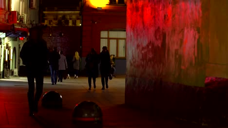 Crowd-of-people-at-night-in-the-midtown-in-Moscow