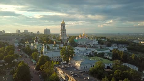 Luftaufnahme-des-Kiewer-Höhlenkloster,-Kiew,-Ukraine