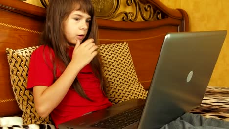 Child-with-laptop