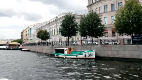 Stein-Böschungen-in-St.-Petersburg