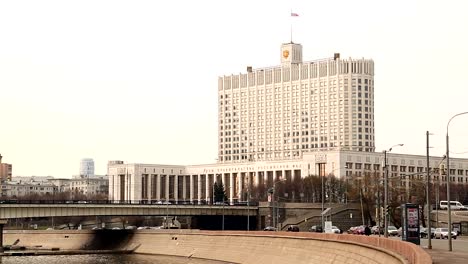 Edificio-del-gobierno-ruso-en-Moscú