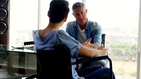 Caucasian-Business-people-interacting-with-each-other-at-desk-in-office-4k