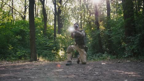 Soldier-aiming-with-gun-wearing-virtual-reality-glasses-outdoors