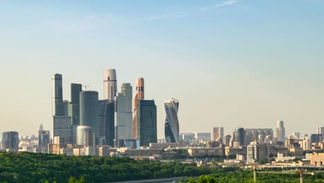 Lapso-de-tiempo-de-Moscú-Rusia-4K,-timelapse-del-horizonte-de-la-ciudad-en-la-vista-del-distrito-del-centro-de-negocios-desde-Sparrow-Hill