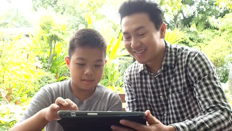 asia-family-looking-tablet-happy-together