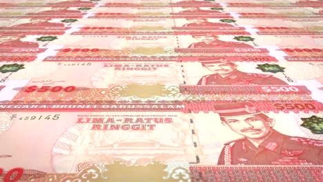 Banknoten-von-fünfhundert-Ringgits-oder-bruneian-Dollar-der-Bank-des-Sultanats-Brunei-Darussalam-rollen-auf-dem-Bildschirm,-Münzen-der-Welt,-Bargeld,-Schleife