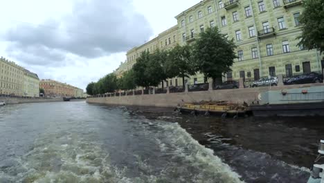 Kreuzung-Kanäle-in-St.-Petersburg