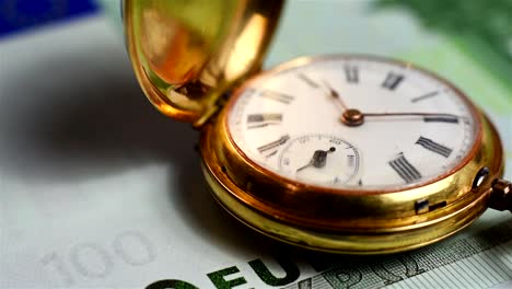 Pocket-watch-y-euro-billete