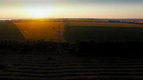 Estación-de-energía-en-la-puesta-del-sol