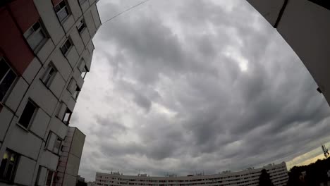 Wolken-über-der-Stadt-timelapse