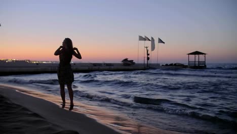 Mujer-en-la-playa-