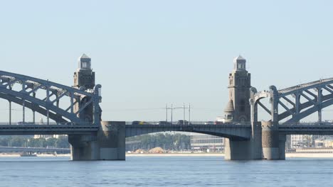 Towers-of-Peter-the-Great-Bridge-in-the-summer---St-Petersburg,-Russia