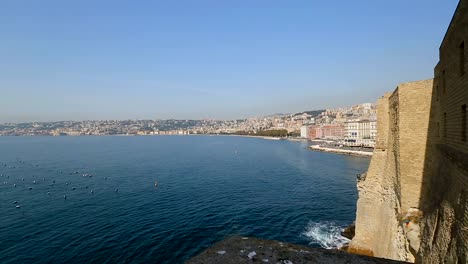 Panorama-impresionante-de-la-costa-de-Nápoles-y-el-mar-Mediterráneo,-paisaje