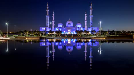 Sheikh-Zayed-Grand-Moschee-beleuchtet-bei-Nacht-Zeitraffer,-Abu-Dhabi,-Vereinigte-Arabische-Emirate