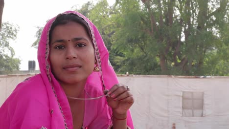 Pan-from-pretty-Indian-woman-in-pink-sari-to-Indian-man-with-a-red-turban