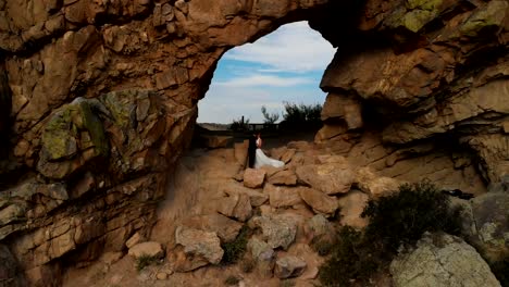 Couple-Kissing-on-the-Top-of-the-Mountain