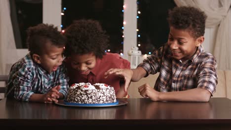 Hungry-boys-and-birthday-cake.