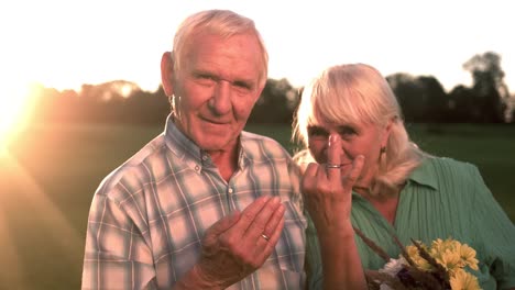 Smiling-elderly-couple-with-bouquet.