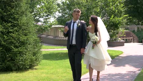 Bride-and-groom-in-park.