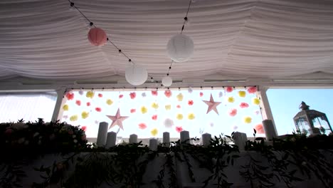 Decoración-de-la-boda-en-el-salón-de-banquetes