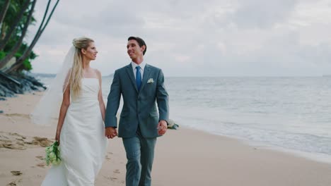 Hochzeitspaar-am-Strand