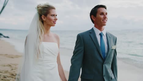 Wedding-Couple-on-the-Beach