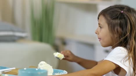 Girl-Eating-Cake-and-Talking