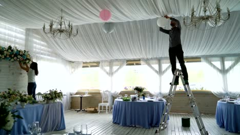 Decoración-interior-de-salón-de-banquetes-de-boda