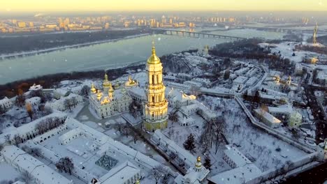 Kiev-Pechersk-Lavra.-Nieve-que-cae-en-invierno.-Kiev,-Ucrania