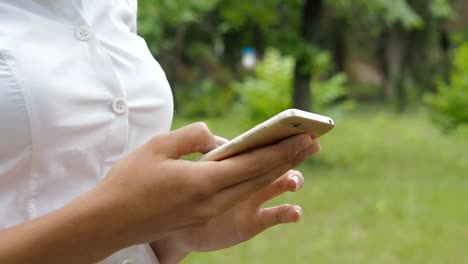 Mobile-phone-close-up-in-the-hands-of-a-girl.