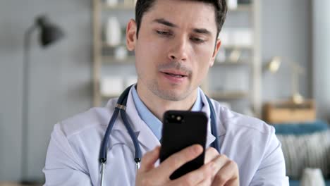 Doctor-Using-Smartphone-for-Internet