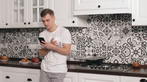 Man-Drinking-Coffee-and-Texting-Message