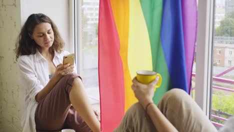 Girlfriends-in-apartment