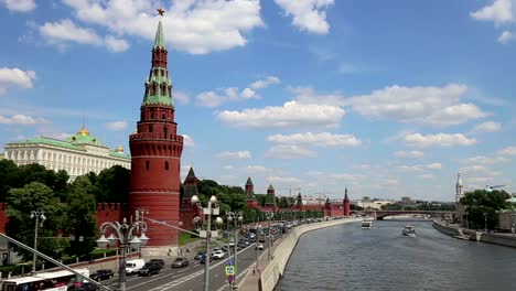 Vista-del-Kremlin-de-Moscú-en-un-día-soleado,-Rusia---Arquitectura-y-punto-de-referencia-de-Moscú,-paisaje-urbano-de-Moscú